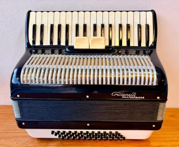 Acordeon Crucianelli 48bx