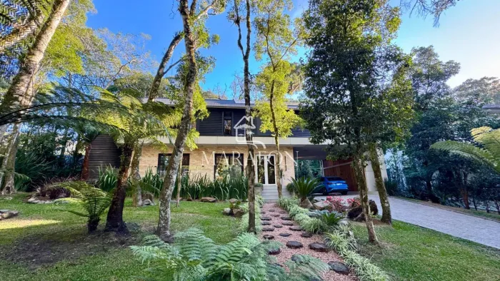 CASA EM CONDOMÍNIO DE ALTO PADRÃO!