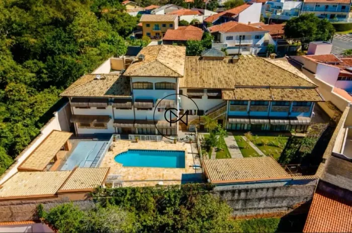 Casa antiga e Luxuosa no Parque Jatibaia - 1000m² - 7 suítes e vaga p/ 20 carros