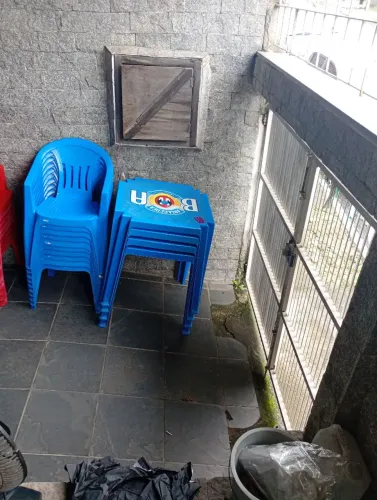 cervejeira 110 v + 4 jogos de mesa