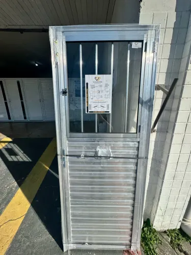PORTA DE ALUMÍNIO COM GRADE E VIDRO - ÚLTIMA SEMANA DE PROMOÇÃO