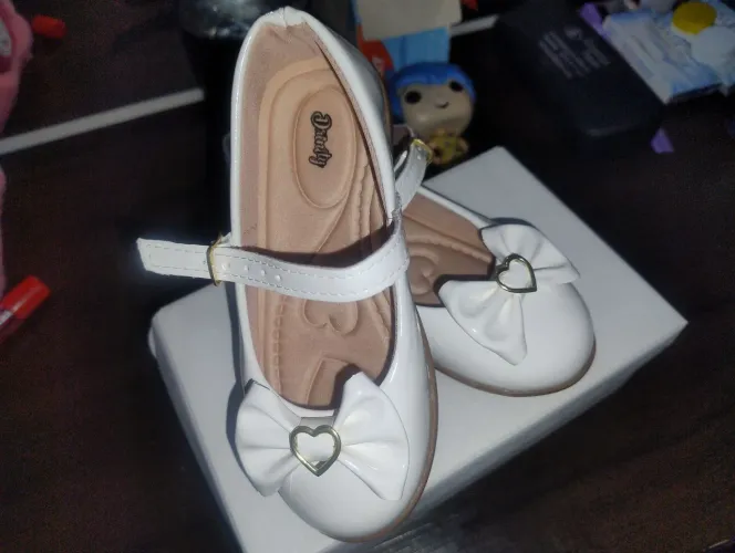 Vendo sapatilhas tamanho 27, comprei mas não serviu no pé da minha filha