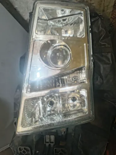 Farol lado esquerdo fh 12 novo