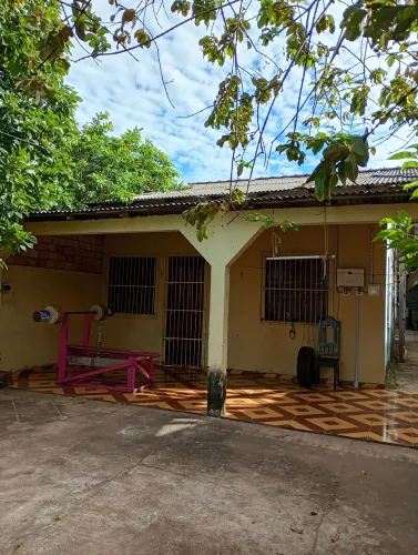 Casa a venda bem localizada no bairro nova República
