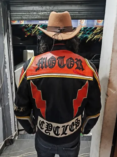Vendo casaco de motoqueiro feito de coro