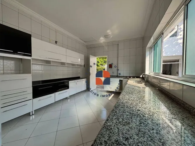 Casa térrea com 3 dormitórios na City Lapa!