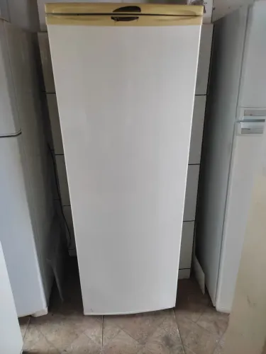 Geladeira 350 l funcionando perfeitamente entre