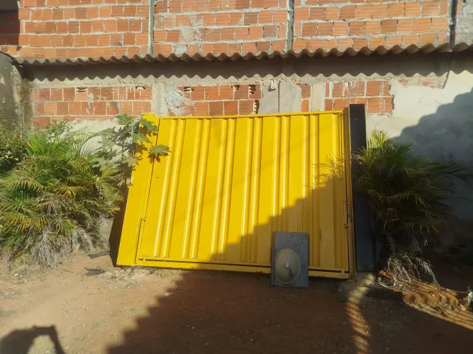 Portão de residência basculante