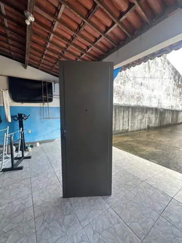 2 Portas de madeira x 2 Portas de vidro