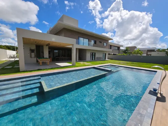Casa de alto padrão no melhor condomínio fechado de Alagoas com 5 suites