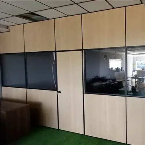 Divisória nova 4.40 x 2.60 com porta (instalada)