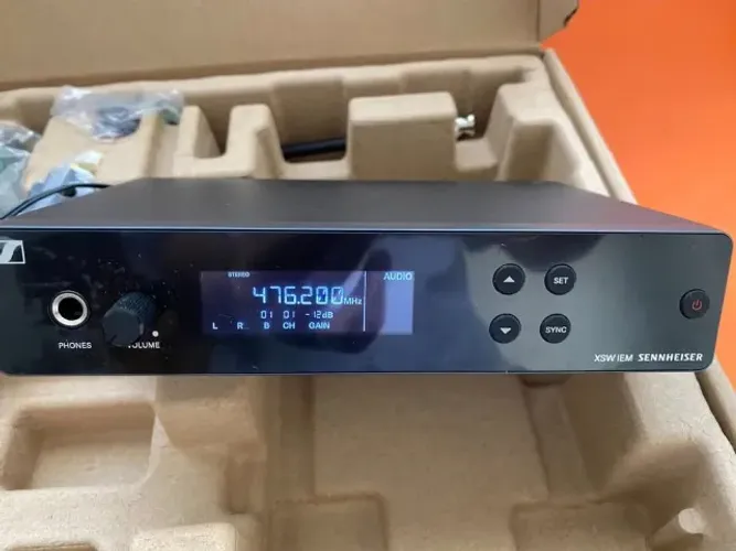 Transmissor sem fio para monitoramento intra-auricular estéreo Sennheiser XSW IEM SR (C)