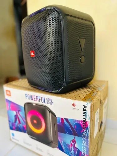 Vende-se JbL PartyBox nova!
