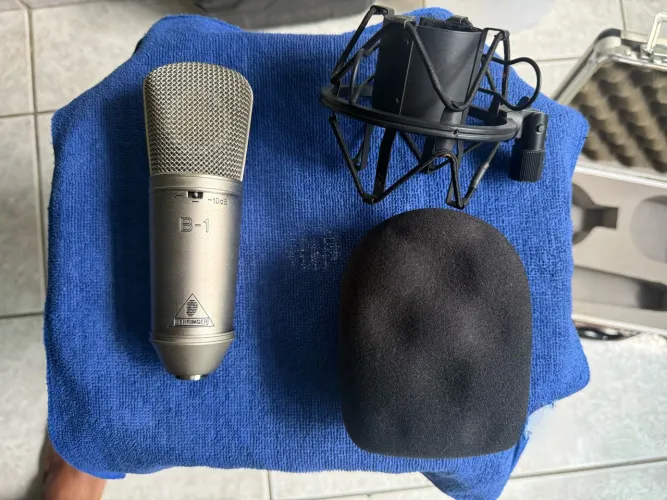 Microfone Condensador Behringer B-1 + Acessórios