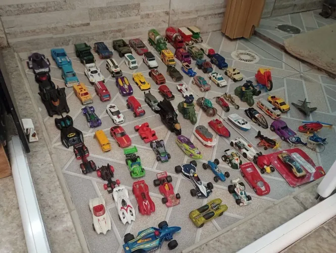 Lote de carrinhos matchbox,corci,siku,lotus,burago,tomica,e outros