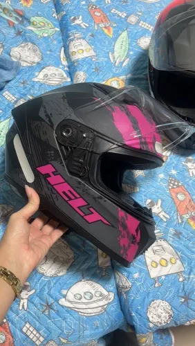 Vendo capacete muito conservado.