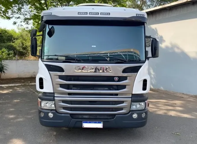 Scania P360 6x2 ano 2015