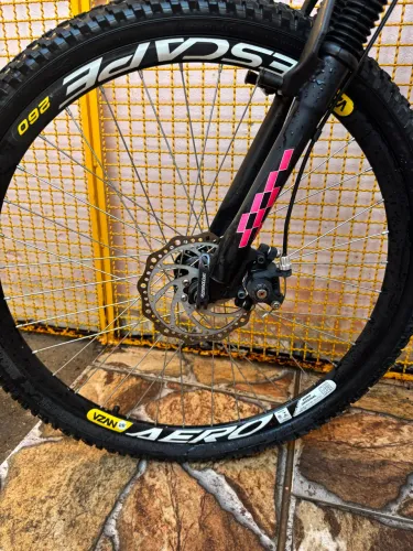 Bicicleta MTB Aro 26 Alumínio Freio a Disco Shimano - Boa Estado