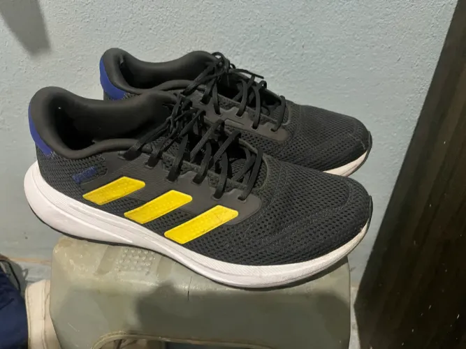 Tênis Adidas
