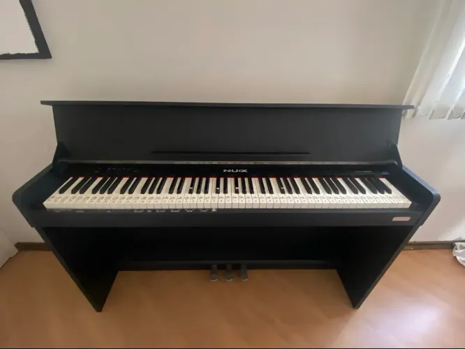 Piano digital NUX WK 310 - 88 teclas