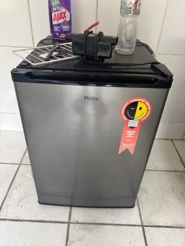 Vendo frigobar 220v