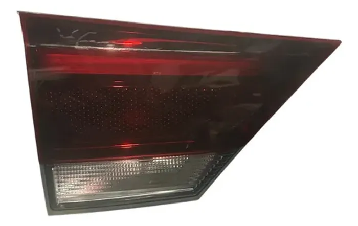Lanterna Tampa T/d *) Chevrolet Spin 2025 Direito/passageiro Vermelho