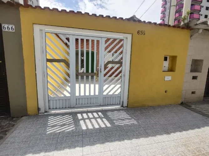 Casa 2 dormitórios (1 suíte), garagem, churrasqueira, no Forte, Praia Grande