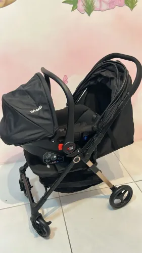 Carrinho com bebê conforto