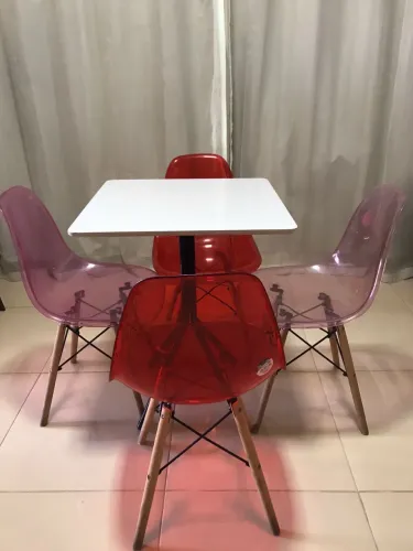 Conjunto de 3 mesas e 12 cadeiras de acrílico 