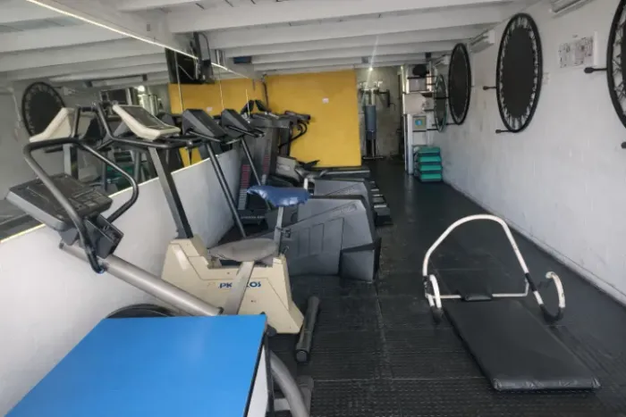 Academia Completa - Aparelhos e Equipamentos de Musculação Profissional + Cardio (Usado)