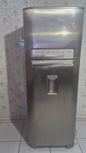 Vendo geladeira Duplex fros free com água na porta. Nao faço entrega 