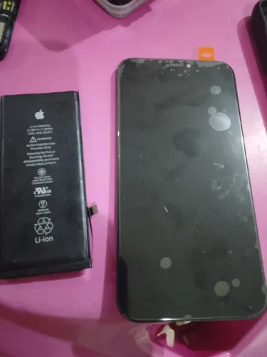 Vendo display do iPhone xr nova e uma bateria xr usada