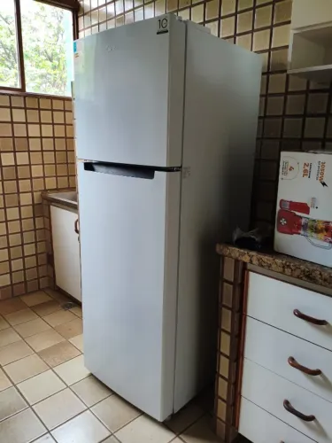 Geladeira Midea 410L Duplex Cycle Defrost Branca 220v - Nova