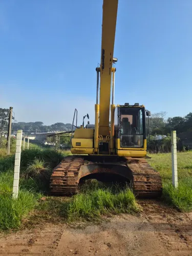 Escavadeira komatsu PC200 