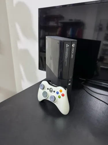 Xbox 360 Slim destravado