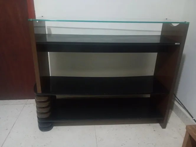 Vendo um móvel tipo barzinho pra sala com vidro temperado 