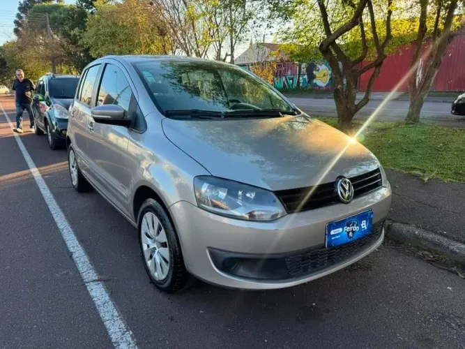 Volkswagen Fox 1.0 MI Total Flex 8V 5P 2013