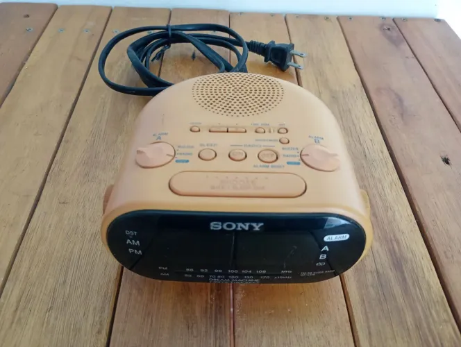 Rádio relógio Sony c318