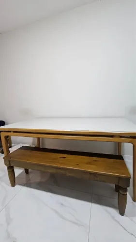 Mesa de jantar e banco