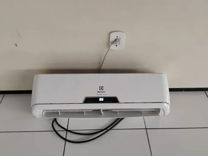 Ar-Condicionado Inverter Electrolux + Evaporadora Gree - com defeito