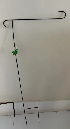 Suporte em ferro para jardim de casa 