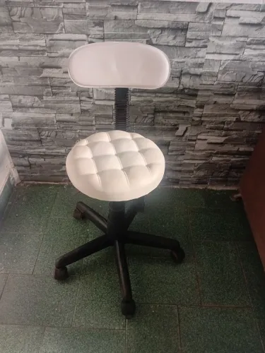 Cadeira banco mocho slim com rodinhas branco
