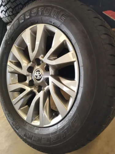 Rodas Aro 18 Hilux /SW4 + Pn. 265/60/18 Bridgestone