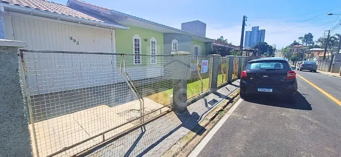 Casa à venda com área externa ampla