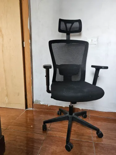 Cadeira de Escritório Comfy Stance Evo Tela Mesh Preta, Base Giratória e Relax Avançado