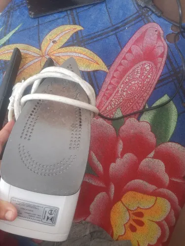 Vendo prancha da gama e ferro de engomar mundial tudo por 150 pra colocar preço 