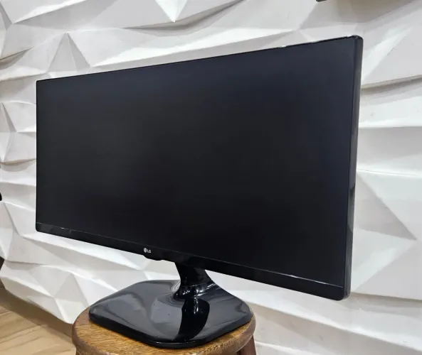 ? Monitor LG UltraWide 28? - bem conservado e funcionando perfeitamente.