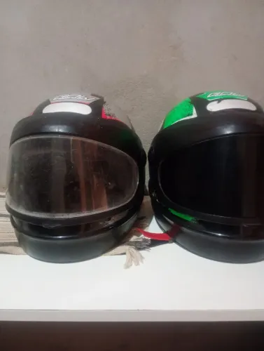 2 Capacetes Gow