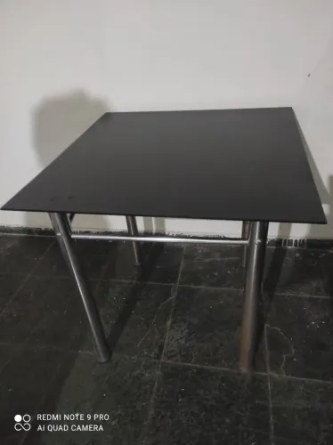 Mesa de vidro em inox