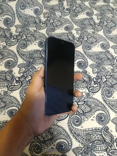 iPhone 12 azul e lindíssimo, com capa e carregador inclusos, único dono, na película!